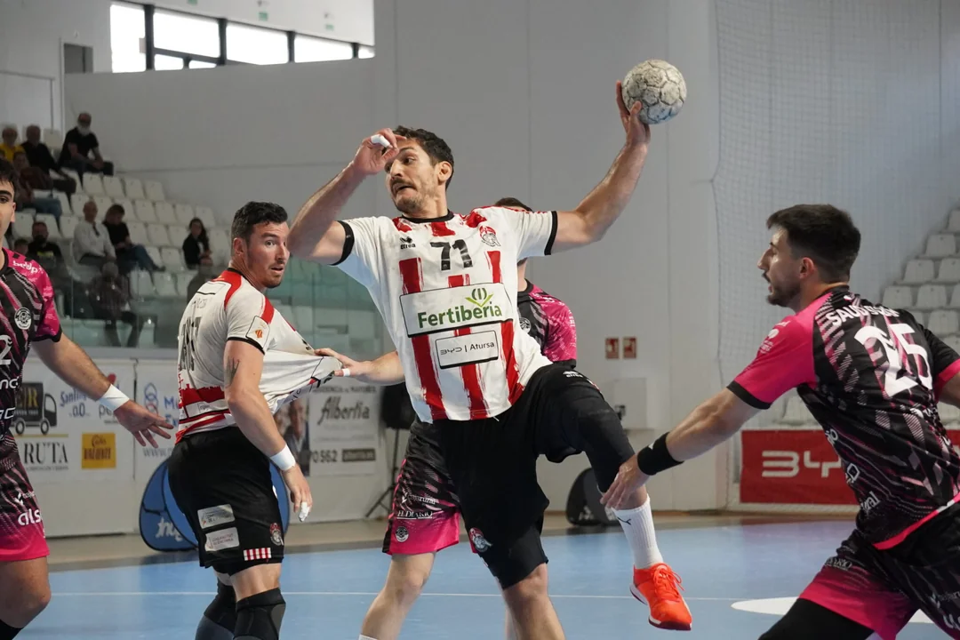 El Balonmano Puerto Sagunto durante un partido
